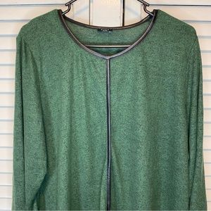 STUDIO 1886 PLUS SIZE TOP FAUX LEATHER TRIM